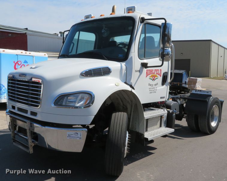 image for item DH0711 2011 Freightliner Business Class M2  semi truck