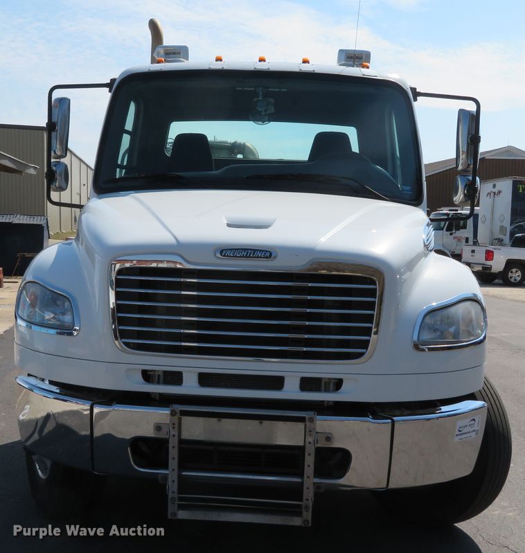 image for item DH0711 2011 Freightliner Business Class M2  semi truck