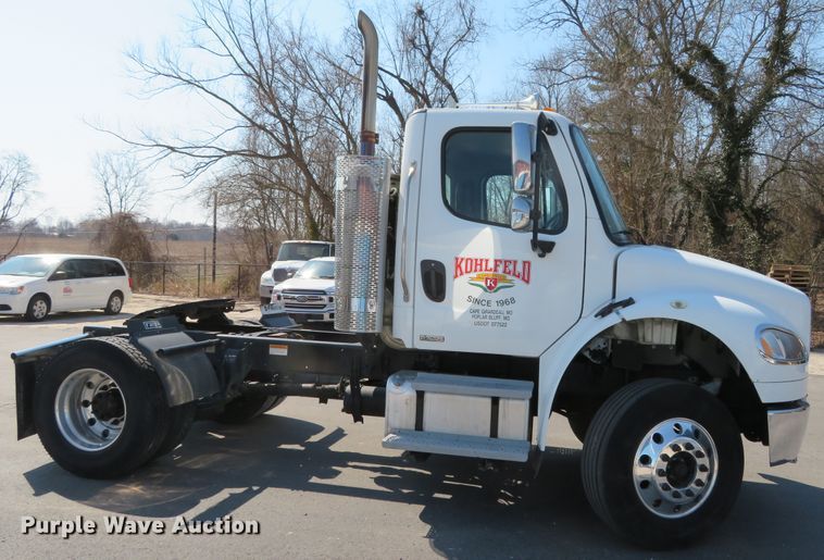 image for item DH0711 2011 Freightliner Business Class M2  semi truck