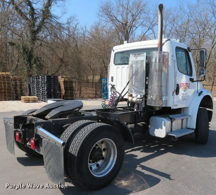 image for item DH0711 2011 Freightliner Business Class M2  semi truck