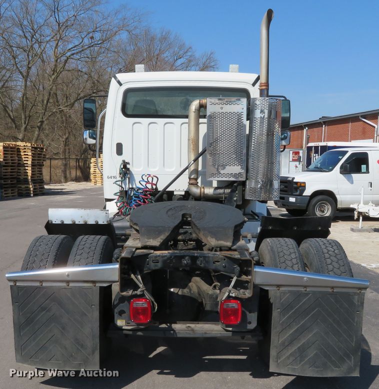 image for item DH0711 2011 Freightliner Business Class M2  semi truck