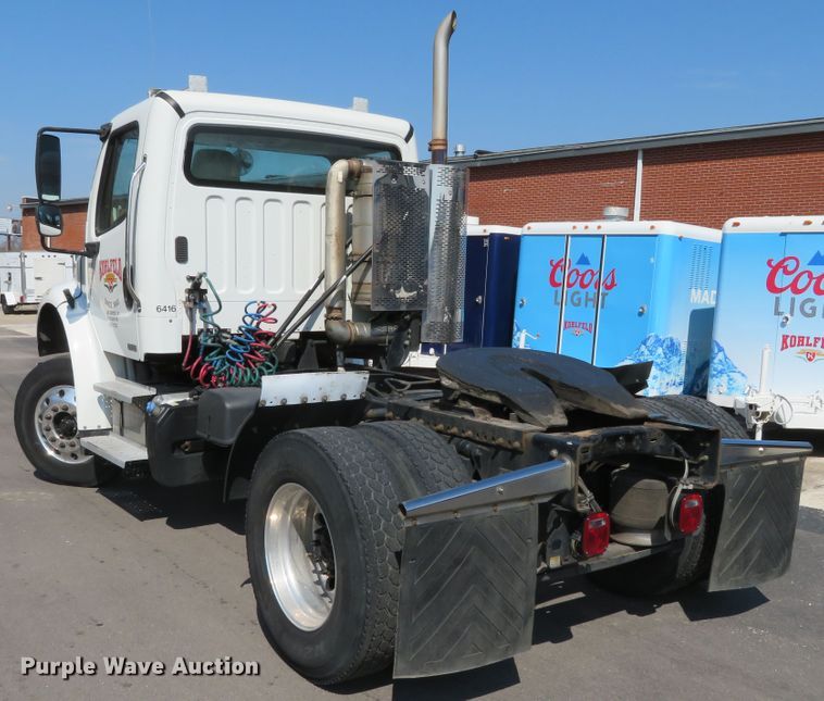 image for item DH0711 2011 Freightliner Business Class M2  semi truck