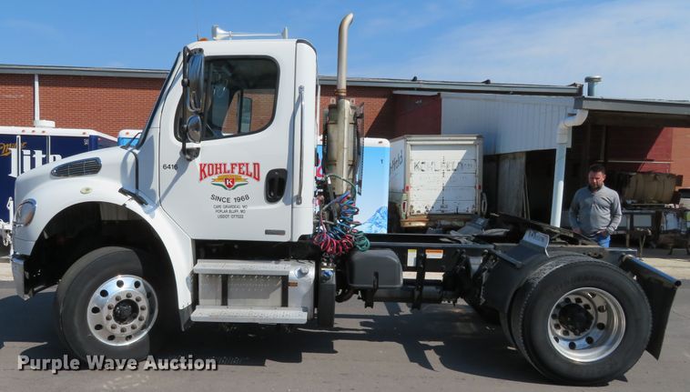 image for item DH0711 2011 Freightliner Business Class M2  semi truck