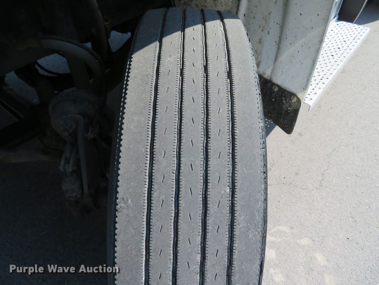 image for item DH0711 2011 Freightliner Business Class M2  semi truck