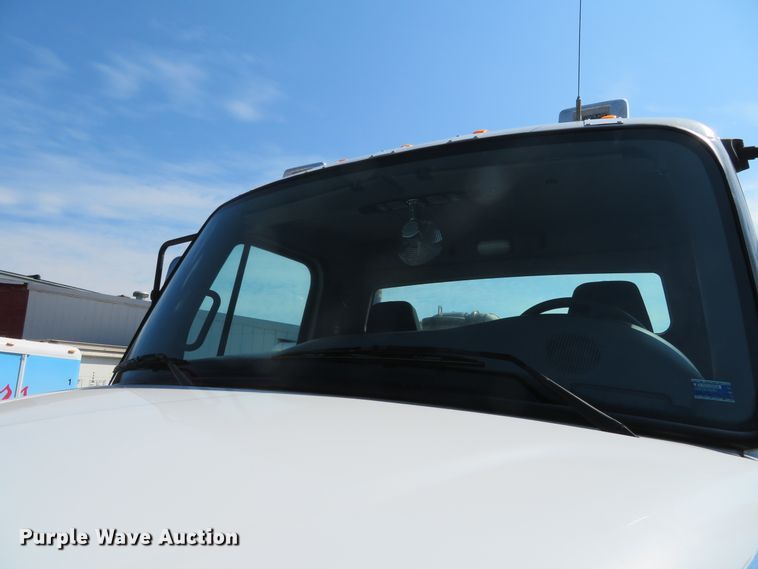 image for item DH0711 2011 Freightliner Business Class M2  semi truck