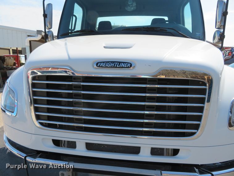 image for item DH0711 2011 Freightliner Business Class M2  semi truck