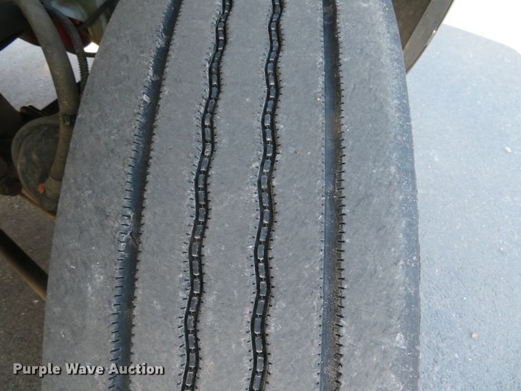 image for item DH0711 2011 Freightliner Business Class M2  semi truck