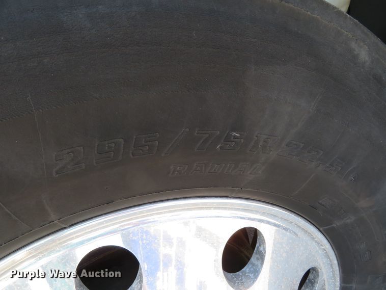 image for item DH0711 2011 Freightliner Business Class M2  semi truck