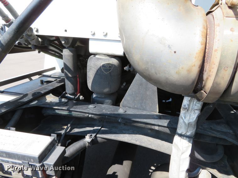 image for item DH0711 2011 Freightliner Business Class M2  semi truck