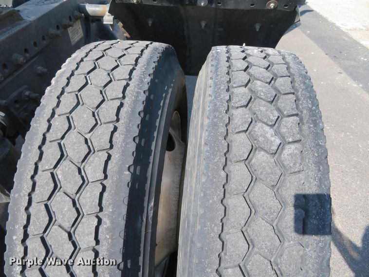 image for item DH0711 2011 Freightliner Business Class M2  semi truck