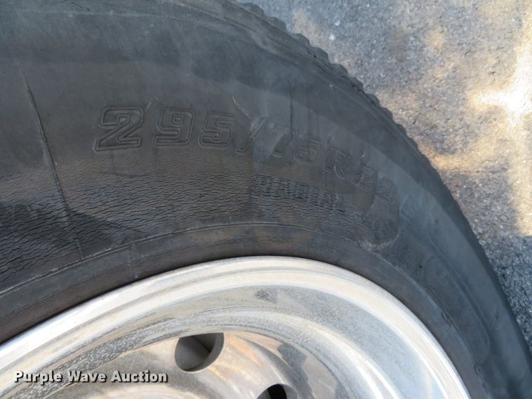 image for item DH0711 2011 Freightliner Business Class M2  semi truck