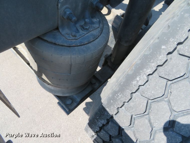 image for item DH0711 2011 Freightliner Business Class M2  semi truck