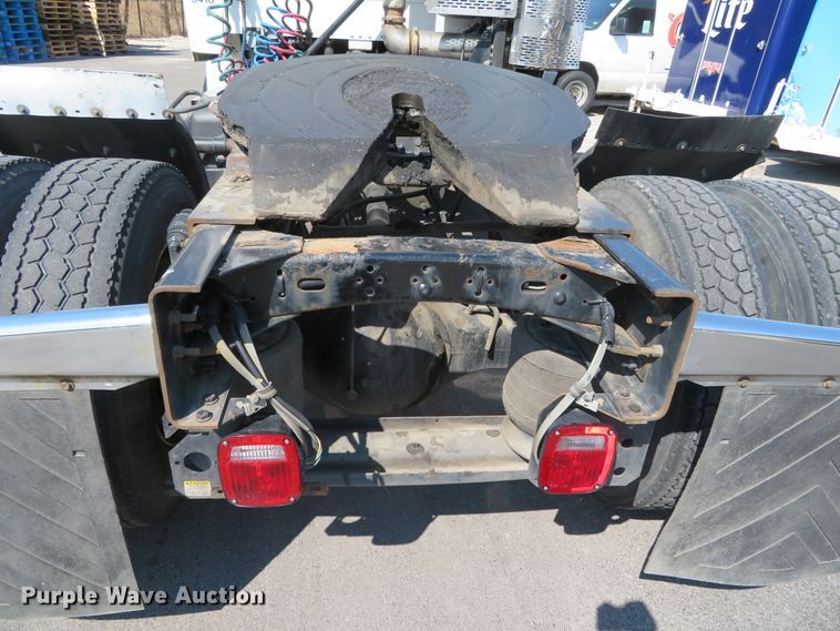 image for item DH0711 2011 Freightliner Business Class M2  semi truck