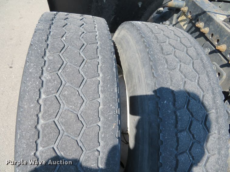 image for item DH0711 2011 Freightliner Business Class M2  semi truck