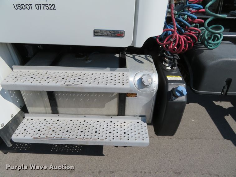 image for item DH0711 2011 Freightliner Business Class M2  semi truck