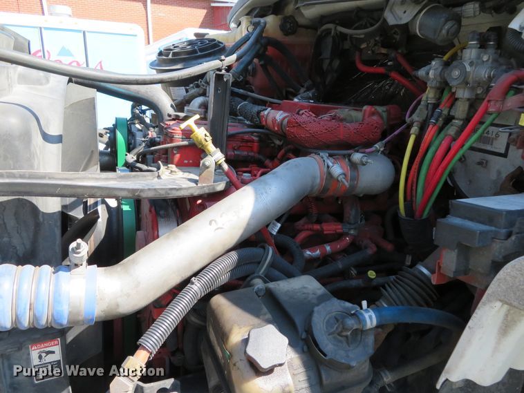 image for item DH0711 2011 Freightliner Business Class M2  semi truck