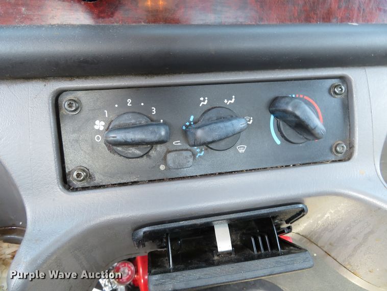 image for item DH0711 2011 Freightliner Business Class M2  semi truck