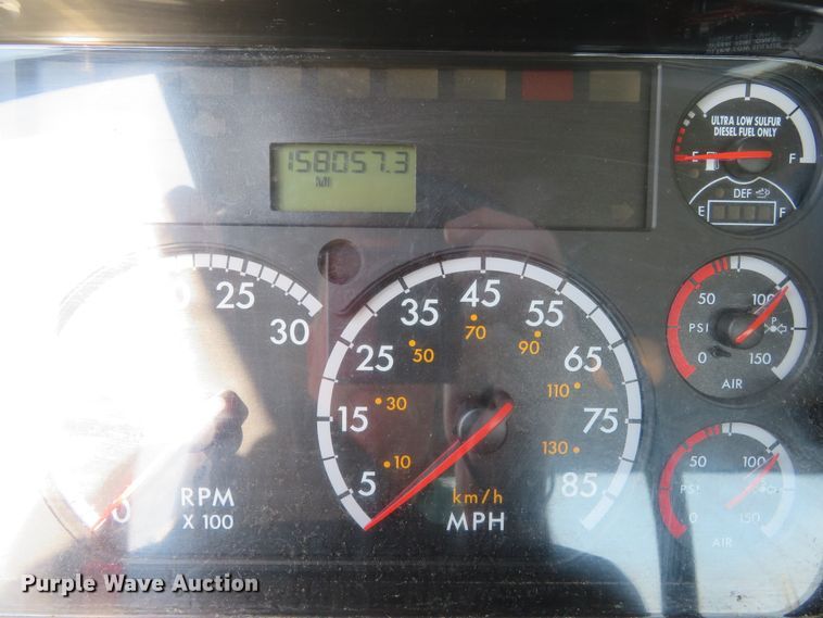 image for item DH0711 2011 Freightliner Business Class M2  semi truck