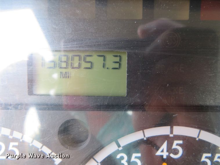 image for item DH0711 2011 Freightliner Business Class M2  semi truck