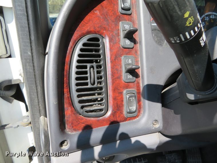 image for item DH0711 2011 Freightliner Business Class M2  semi truck