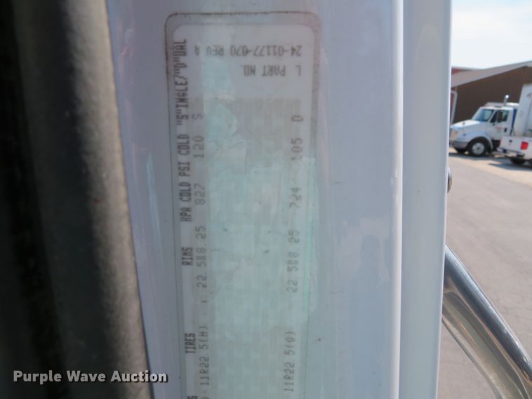 image for item DH0711 2011 Freightliner Business Class M2  semi truck