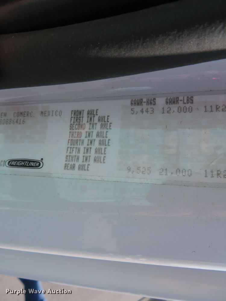 image for item DH0711 2011 Freightliner Business Class M2  semi truck