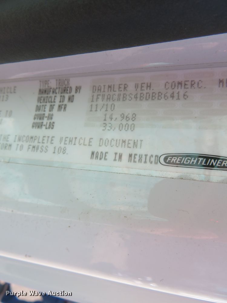 image for item DH0711 2011 Freightliner Business Class M2  semi truck