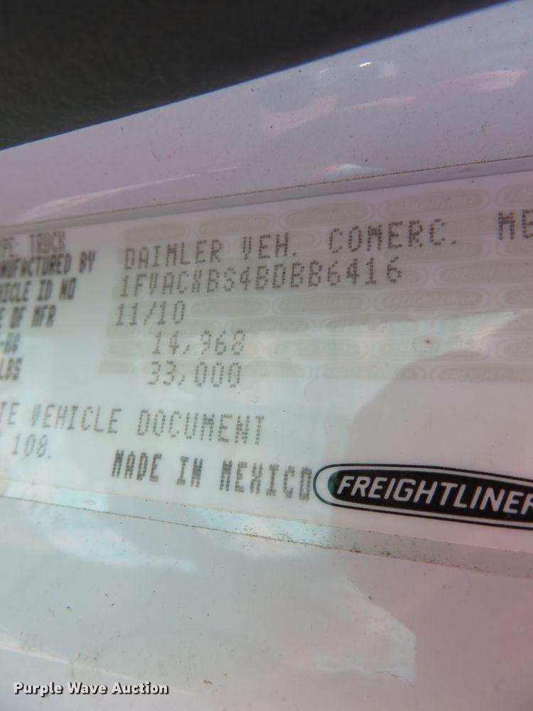 image for item DH0711 2011 Freightliner Business Class M2  semi truck