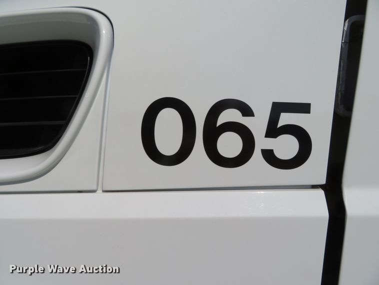 image for item DH0712 2007 International 4400  semi truck