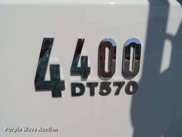 image for item DH0712 2007 International 4400  semi truck