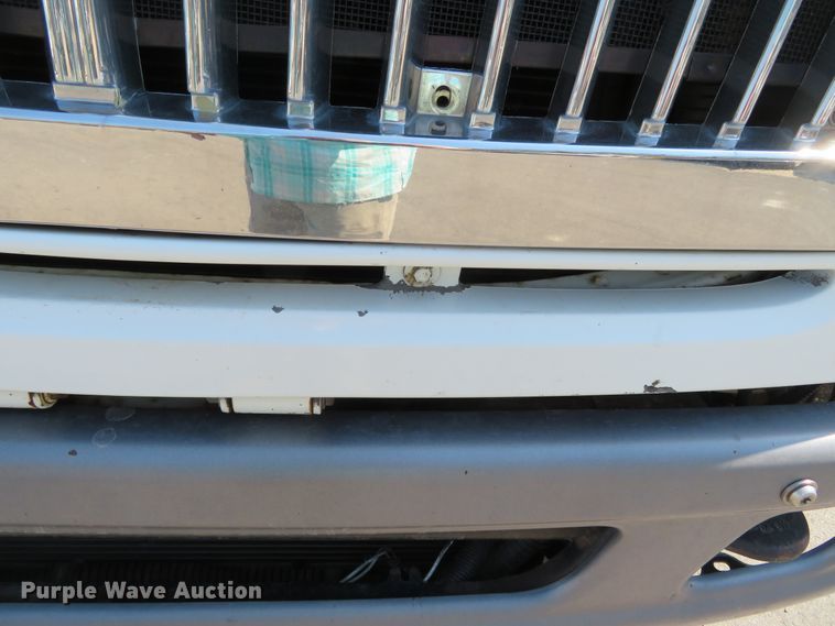 image for item DH0712 2007 International 4400  semi truck