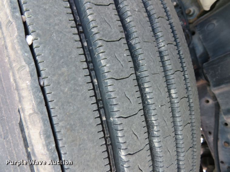 image for item DH0712 2007 International 4400  semi truck