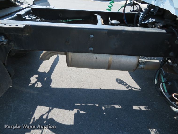 image for item DH0712 2007 International 4400  semi truck