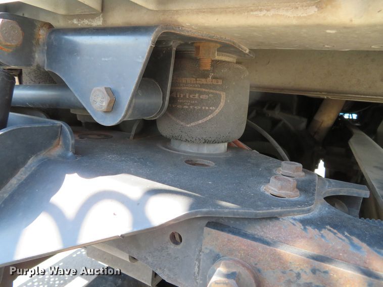 image for item DH0712 2007 International 4400  semi truck