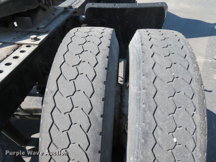 image for item DH0712 2007 International 4400  semi truck