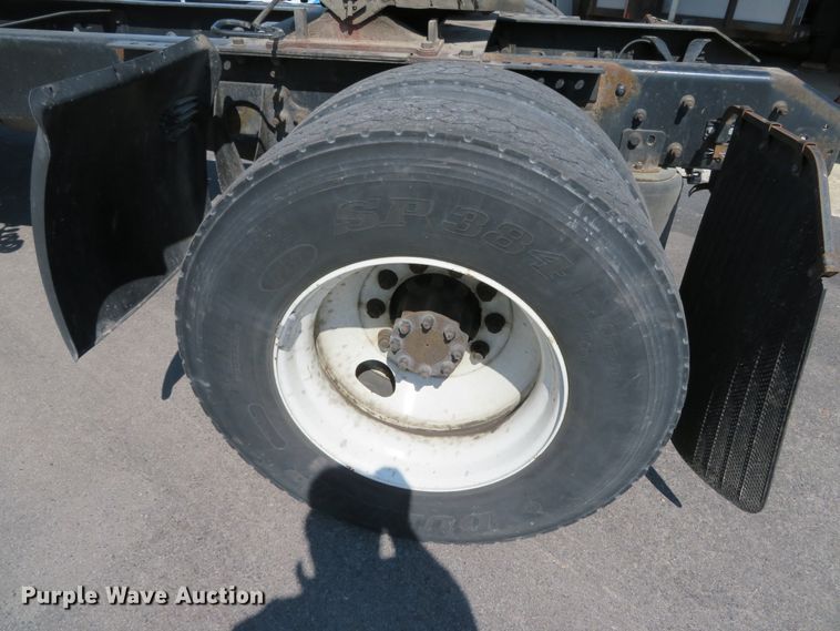 image for item DH0712 2007 International 4400  semi truck