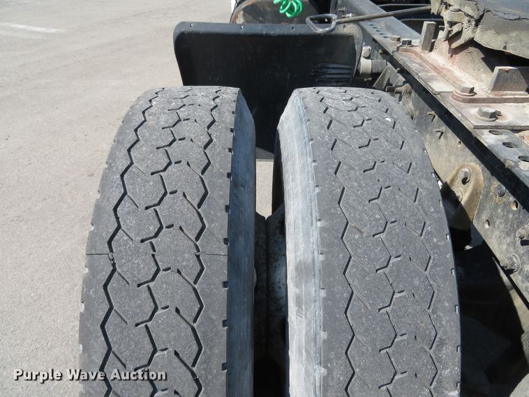 image for item DH0712 2007 International 4400  semi truck