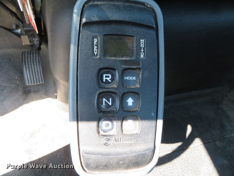 image for item DH0712 2007 International 4400  semi truck