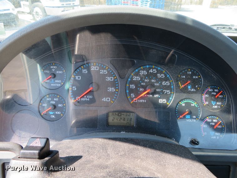 image for item DH0712 2007 International 4400  semi truck