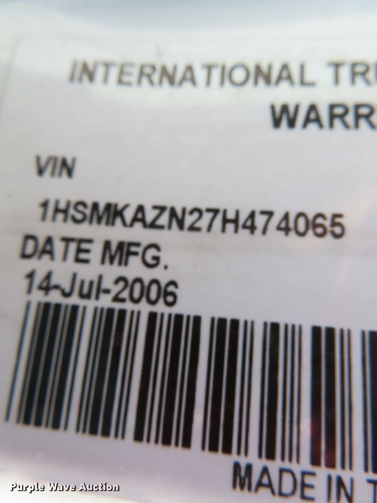 image for item DH0712 2007 International 4400  semi truck