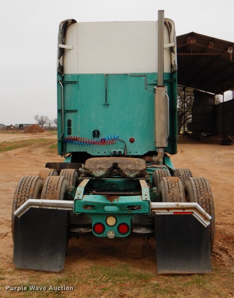 image for item DJ0766 2006 Freightliner CST120  semi truck