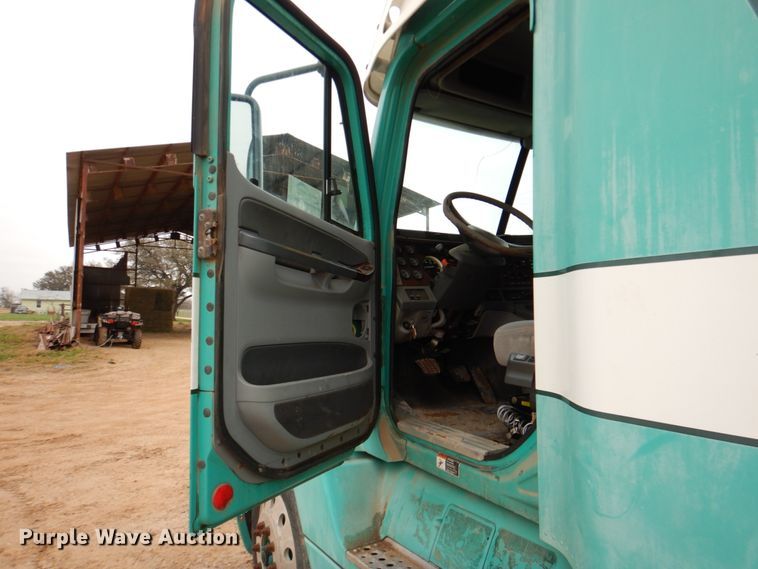 image for item DJ0766 2006 Freightliner CST120  semi truck