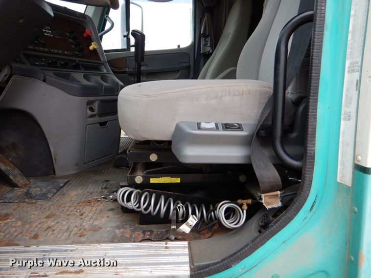 image for item DJ0766 2006 Freightliner CST120  semi truck