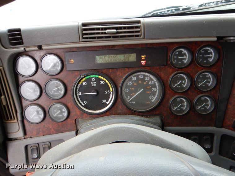 image for item DJ0766 2006 Freightliner CST120  semi truck