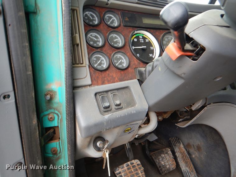 image for item DJ0766 2006 Freightliner CST120  semi truck