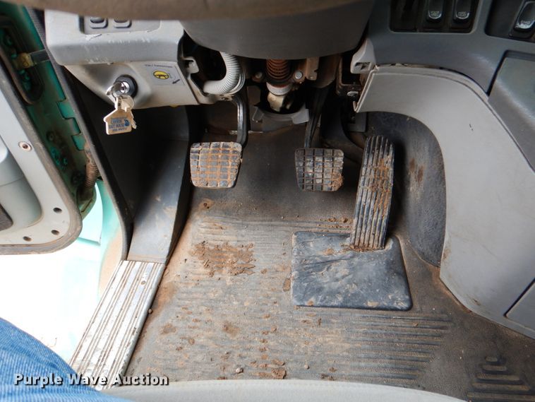 image for item DJ0766 2006 Freightliner CST120  semi truck