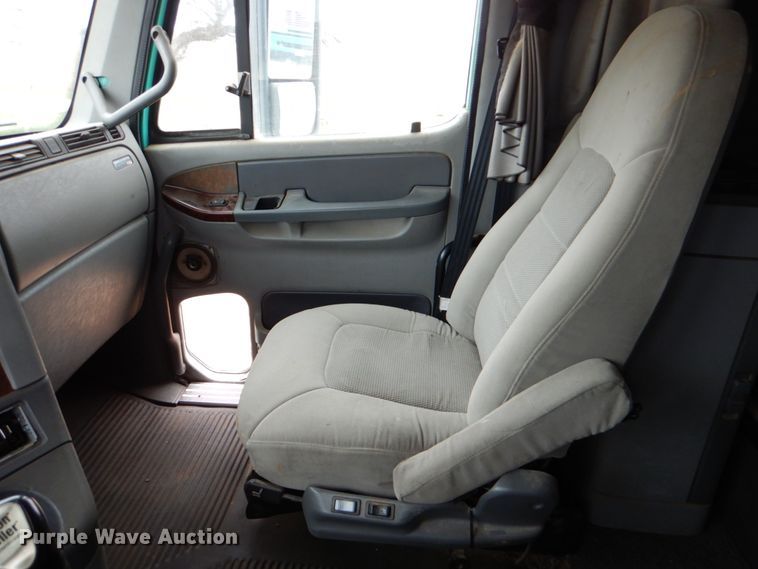 image for item DJ0766 2006 Freightliner CST120  semi truck