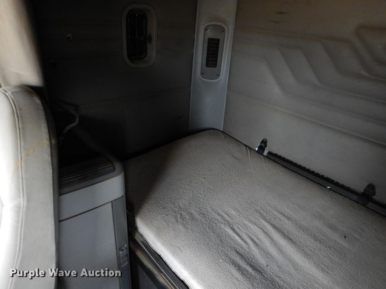 image for item DJ0766 2006 Freightliner CST120  semi truck