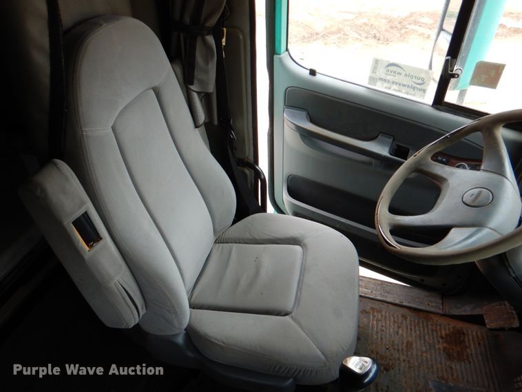 image for item DJ0766 2006 Freightliner CST120  semi truck