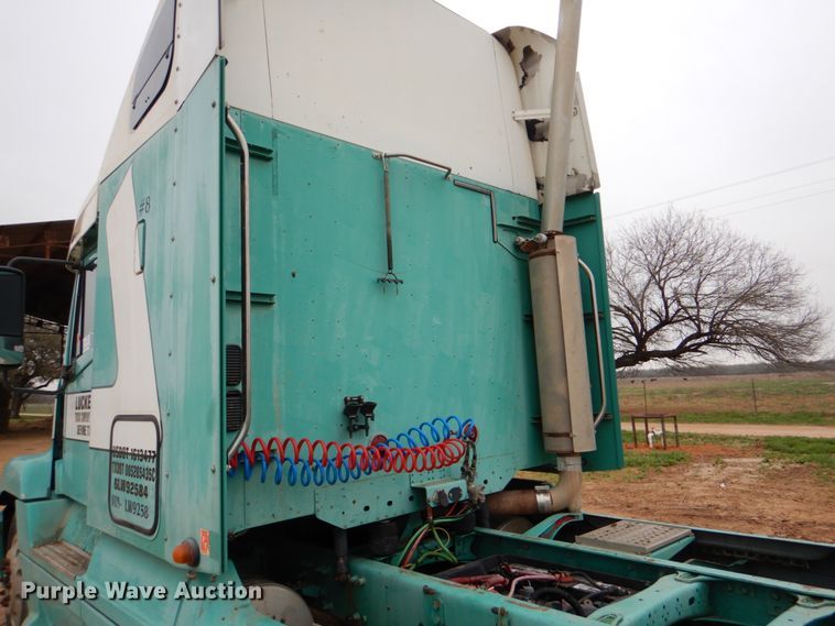 image for item DJ0766 2006 Freightliner CST120  semi truck